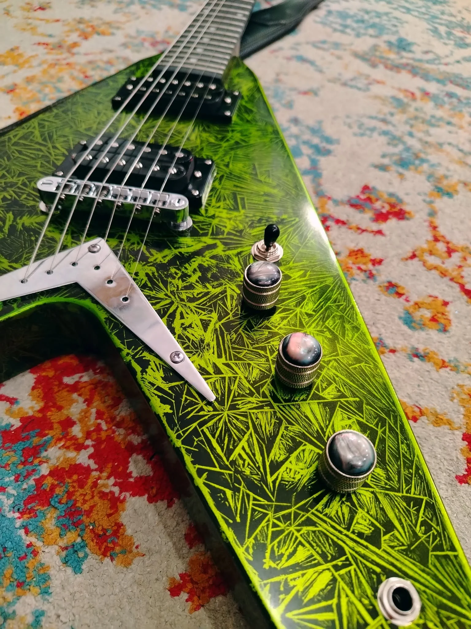 Gitara wykonana przez Emila Łazarskiego